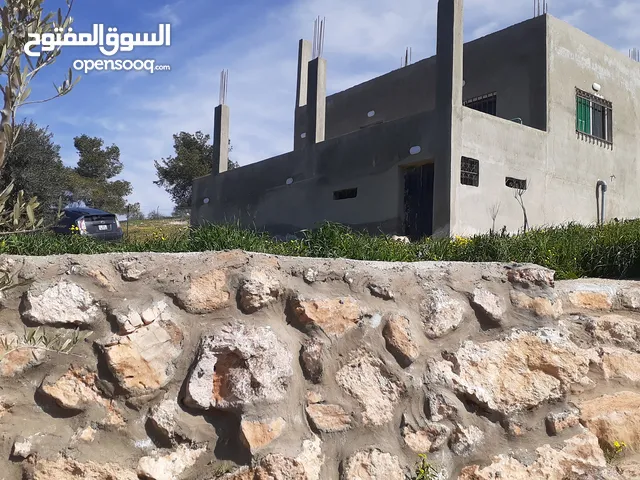 مزرعه 3400 م مع بيت ريفي للبيع شرق جرش دحل المدور حمامه