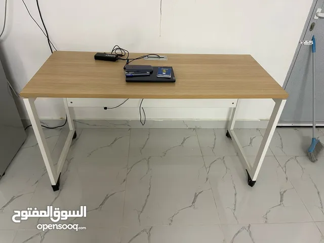 طاولة مكتب/ مذاكرة/ حاسوب