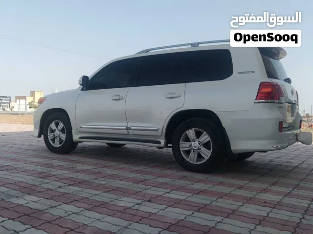 2015 تويوتا لاند كروزر GXR