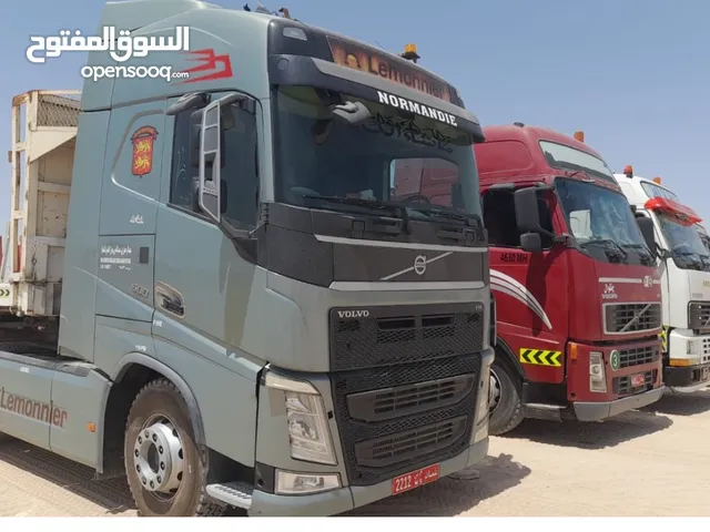 Tractor Unit Volvo 2015 in Muscat