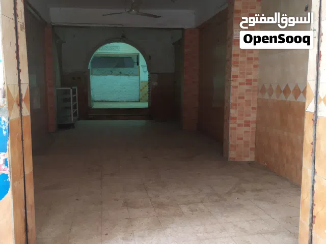 فرصة استثمارية لن تتكرر – محل للبيع بموقع ذهبي بمحطة العروسة