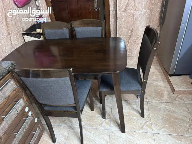 طاولة سفرة مطبخ بحال جيد..اقرا الإعلان كامل