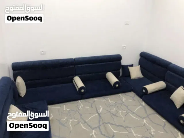 جلسة ارضية نضيفة امورها تمام