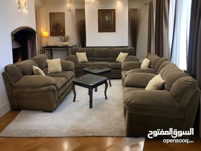 طقم كنب دب 7 مقاعد لون بني استخدام بسيط خشب سويد مقعد دانلوب ضهر هولو امريكي