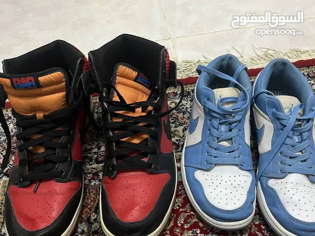 بوتين اير جوردن واحد نمره 41 و واحد نمره 45 للبيع الثنين مع بعض على عشره