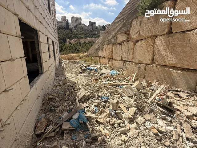 شقة مميزة طابق ارضي مع حديقة خاصة