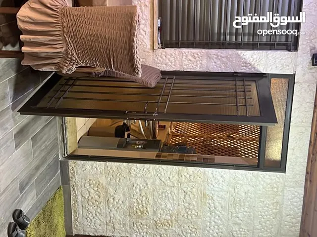 شقة فاخرة للبيع او الايجار بطريق المطار نظيييفة جدا وواااسعه قريبه من كل الخدمات ، حديقة