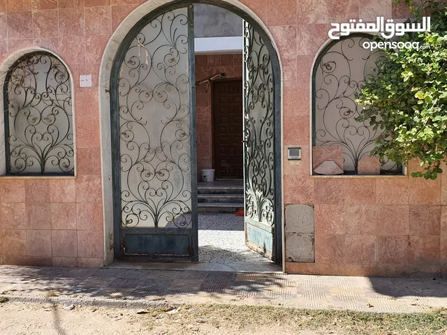 1400 m2 5 Bedrooms Villa for Sale in Tripoli Arada