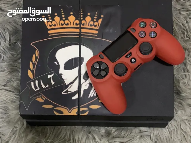 بلايستيشن 4 برو نظيف + ألعاب محمله وسيديهات ويد لون اسود مع كفر احمر