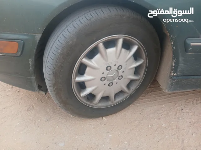 مرسيدس عيون
