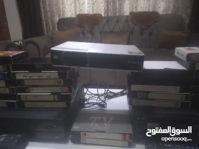 جهازين فيديو و جهاز بروجيكتر