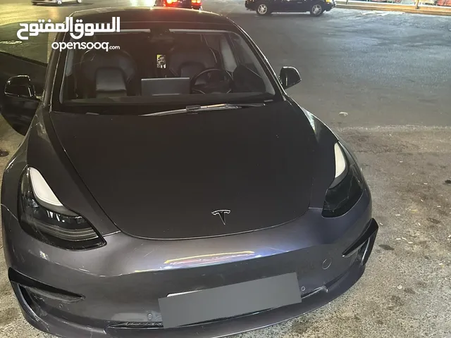 تسلا موديل 3 ستاندرد بحالة ممتازة للبيع ب اقل سعر بالاردن