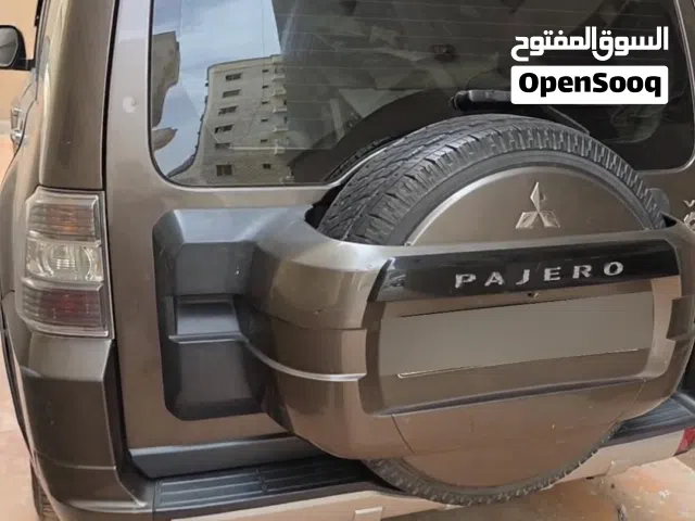 2013 ميتسوبيشي باجيرو GLS