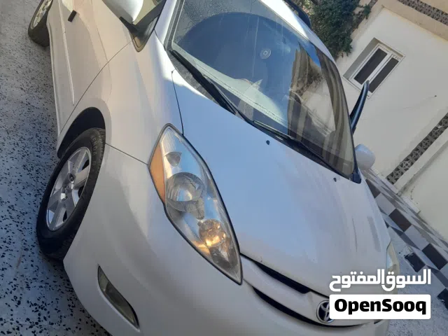 Used Toyota Sienna in Zawiya
