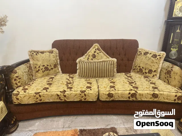 طقم كنب بحالة ممتازة خشب زان
