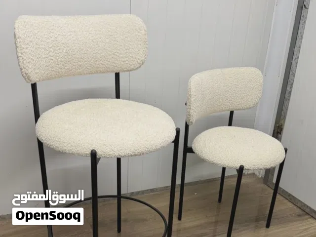 طاولات قابلة للتمدد أو ثابتة، وكراسي بكافة الأنماط