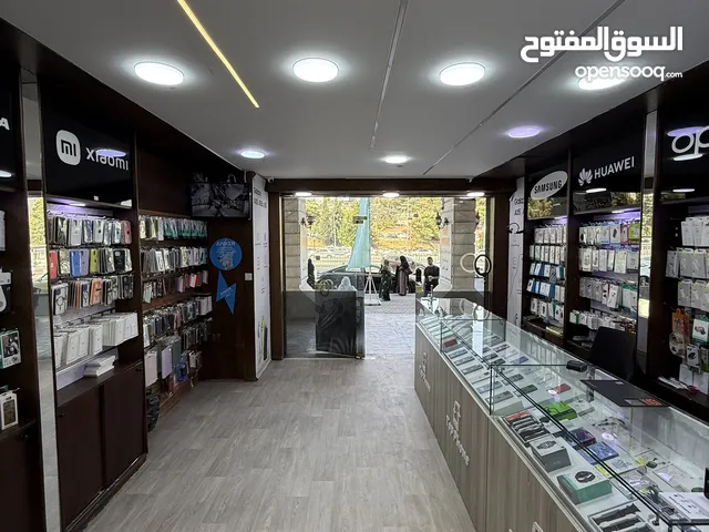 محل هواتف خلويه للبيع لعدم التفرغ مقابل مستشفى الجامعة له اسمه وزباينه