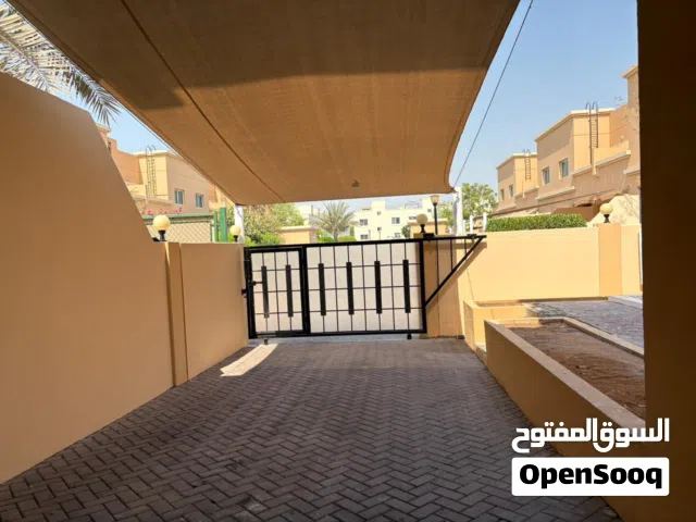 140 m2 4 Bedrooms Villa for Rent in Abu Dhabi Mohamed Bin Zayed City