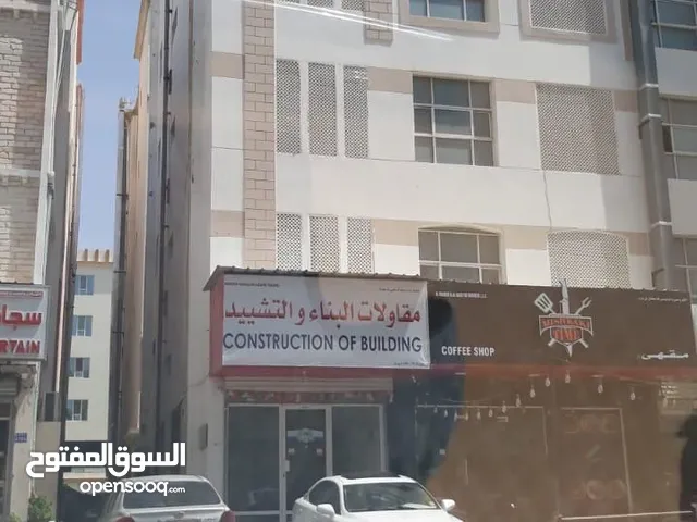 طلب شريك واحد فقط وبشرط يكون عماني الموقع الخوض السادسه وقريب من المحلات التجارية التواصل واتساب فق