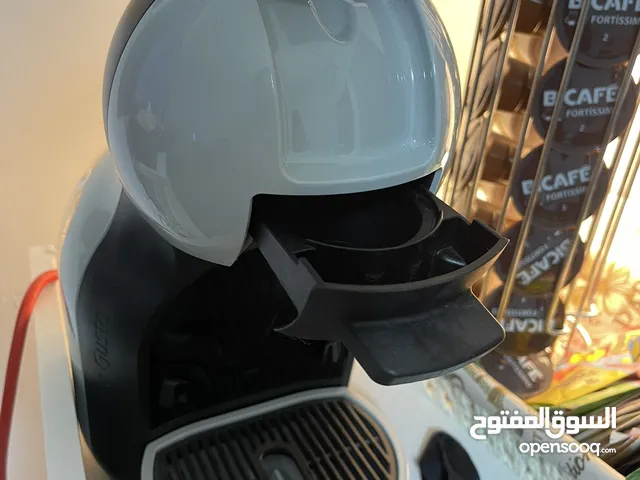 مستلزمات للاطفال عربات وكرسي طعام وتخت سهل الفك والتركيب وألعاب واشياء اخرى للمنزل وفساتين للحفلات