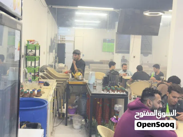 كوفي شوب للبيع اثاث كامل وجديد البصرة الجزيرة في مكان على الشارع الرئيسي التجاري