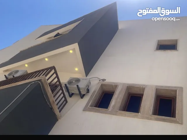 فيلا تجاريه للبيع 3 طوابق
