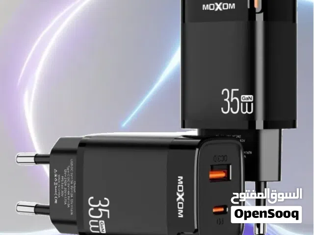 لقمة شاحن MOXOM الأصلي بقوة 35 واط بين يديك •
