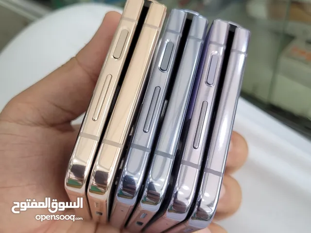 Samsung Galaxy Z Flip4 5G 256 GB in Sana'a