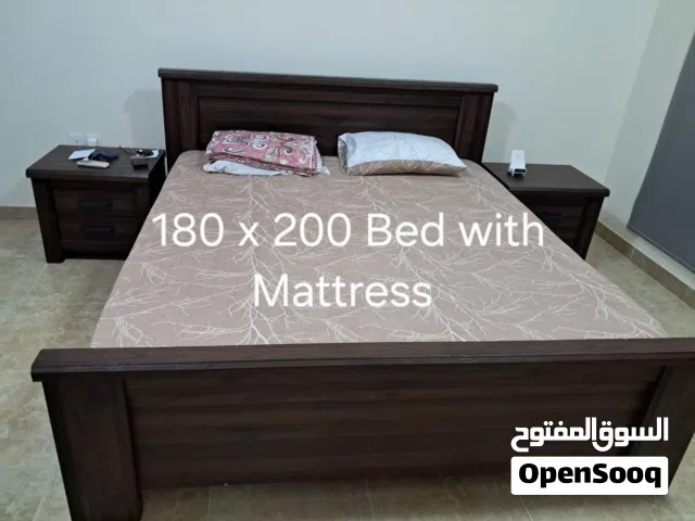 Bed with 2 side cabinets