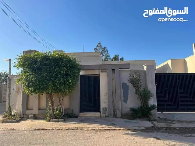 175 m2 3 Bedrooms Townhouse for Rent in Tripoli Ain Zara