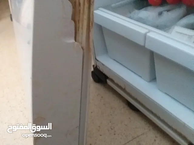 اريد شراء باب ثلاجة mon blanc مستعمل او جديد كما مبين بالصور