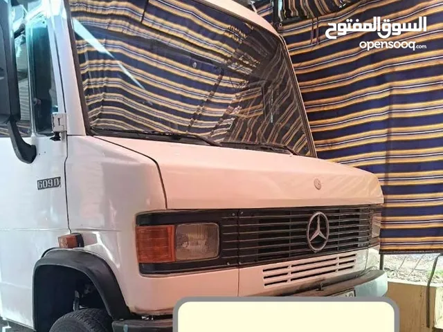 باص مرسيدس بدفعة 1000 واقساط 500 كل شهر
