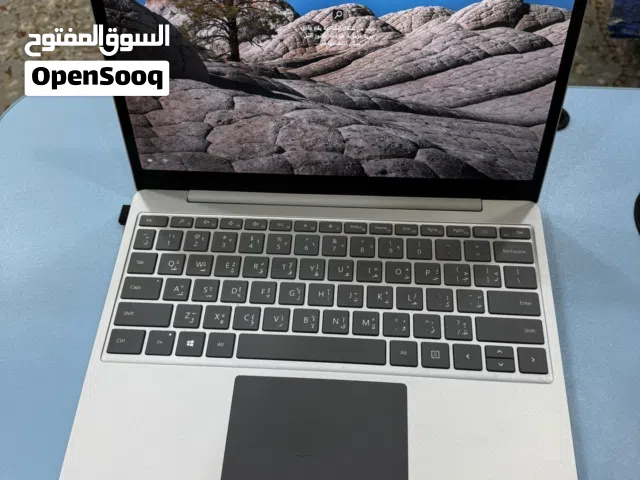 للبيع لاب توب شبه جديد ماركة اصليه