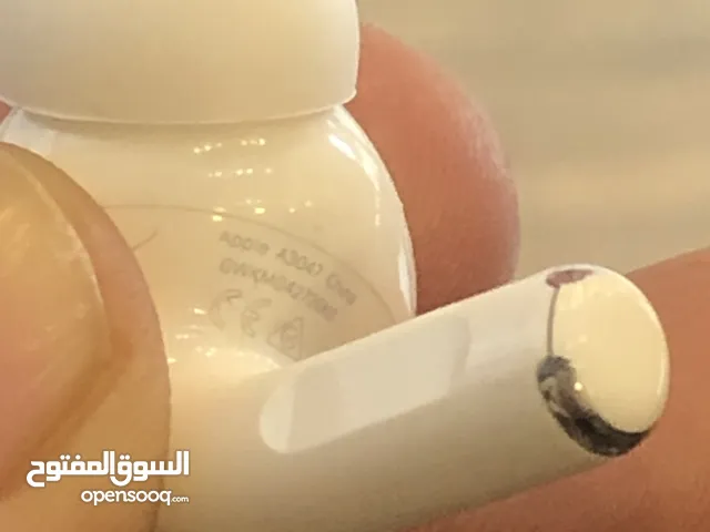Apple Airpod pro 2nd Generation قطعة واحدة فقط على الجانب الأيمن
