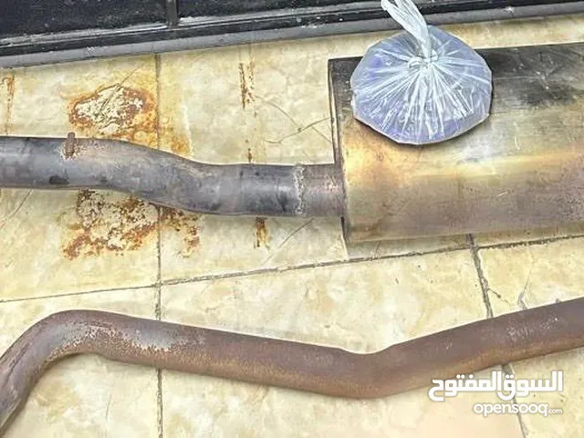 دبّة إلكترونية مع ريموتين والأسلاك