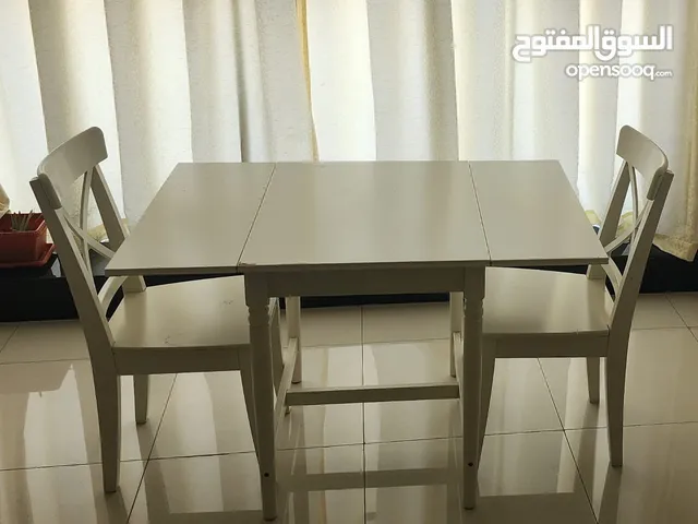 Extendable table with 2 chairs