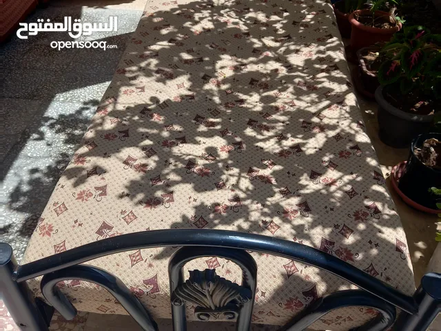 3 تخوت مفرد ثنين مع فرشه وواحد من دون فرشه + بوفيهات عدد 2 واحد قطعتين وواحد 3 قطع