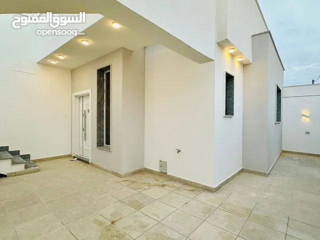 160 m2 4 Bedrooms Villa for Sale in Tripoli Al-Serraj