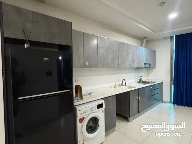 شقه للايجار في مجمع لايف تاورزمساحة 104 م