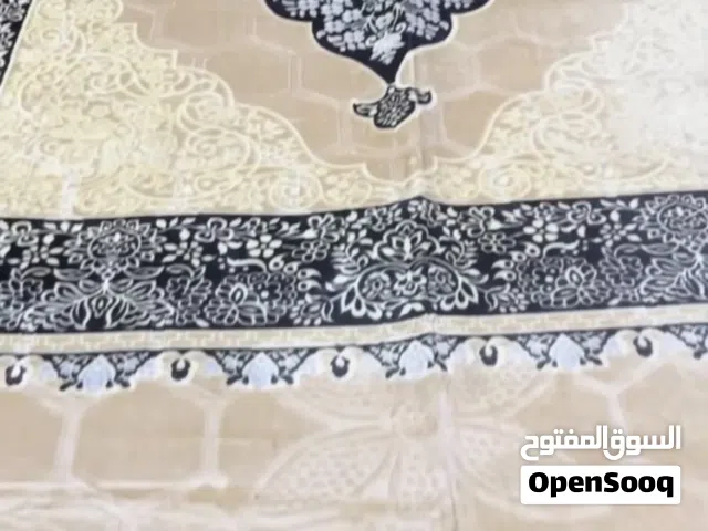 سجاد خام مخمل خفيف للجسات ومجالس بسعر بلاش 5ريال فقط وف منه بيج سادة