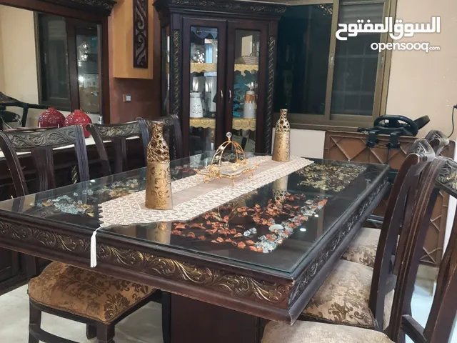 طاولة سفرة مع 8 كراسي تم تفصيله ومعها لوح زجاجي عازل للحراره