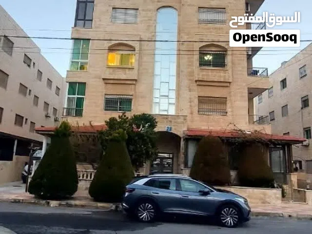 شقة  للبيع في ارقى مناطق البيادر حي الرونق قرب النادي الأهلي