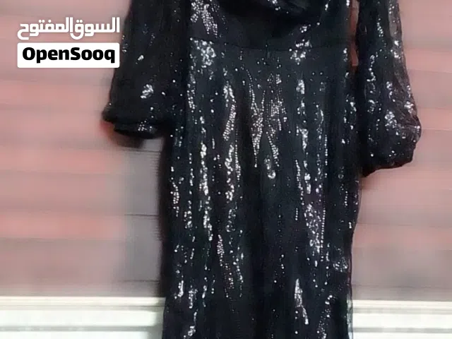فستان سمكة مستعمل مرة واحدة فقط