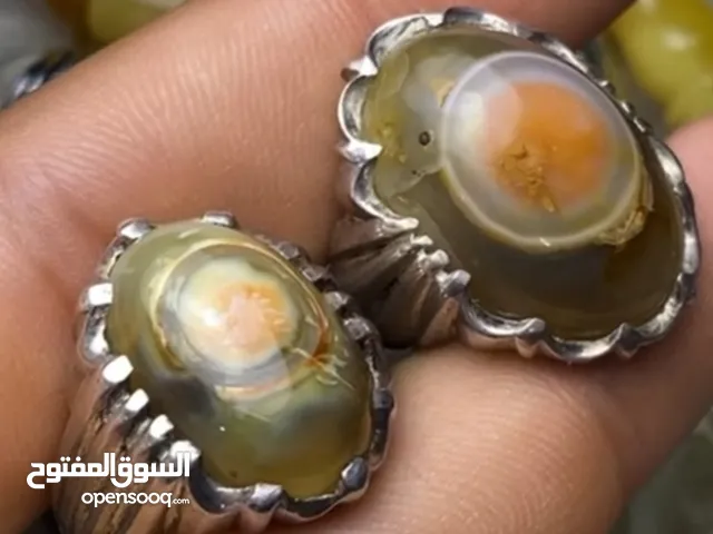 خواتم من عقيق يماني وفيروز نيشابوي طبيعي.