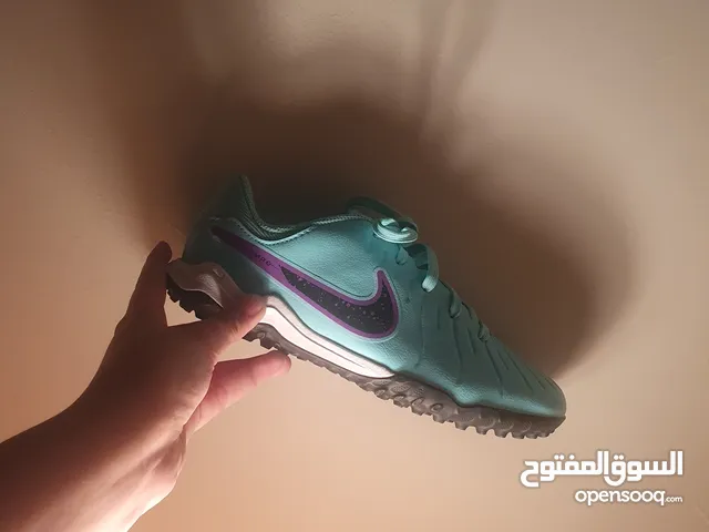 بوط رياضة نايك فيتنامي للبيع