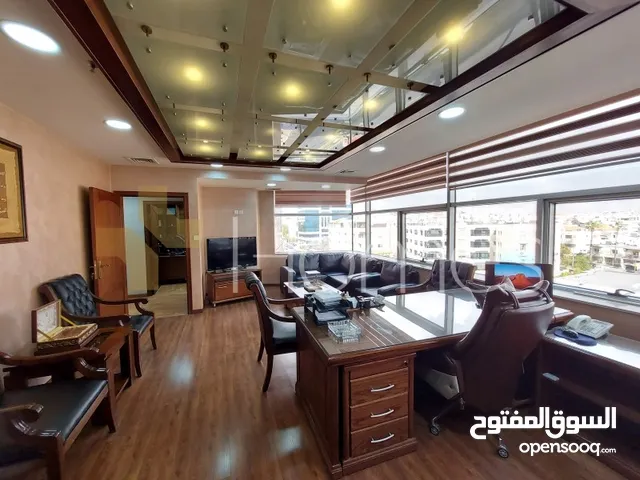 مكتب مؤجر للبيع في شارع عبدالله غوشة, مساحة المكتب 205م