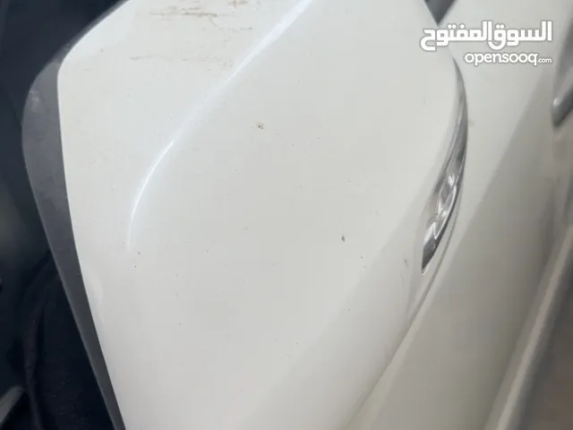 للبيع قطع ستيشن ويوجد فتحه سقف موديل 2015 وطالع