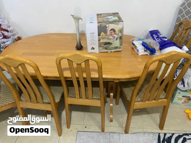طاولة طعام مع 5 كراسي