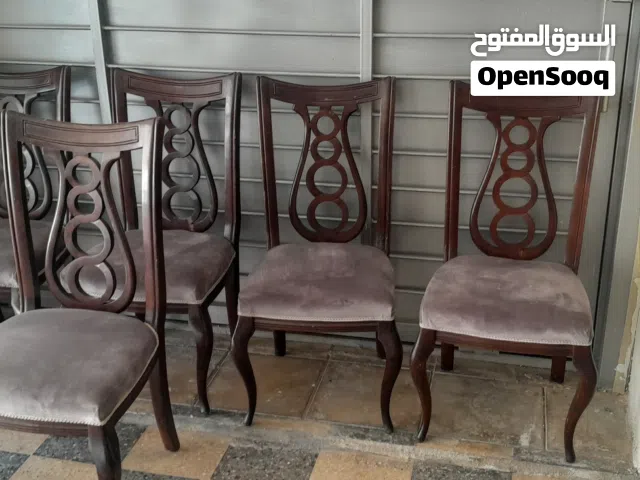 طاوله سفره استعمال 4 شهور اشي فاخر موجود 6 كراسي وناقص 2والجزاز الطاوله مفكوكه