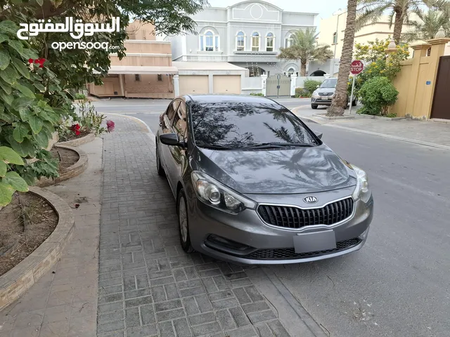 Kia cerato 2015 second owner Kia services no reall accidents almost original paint